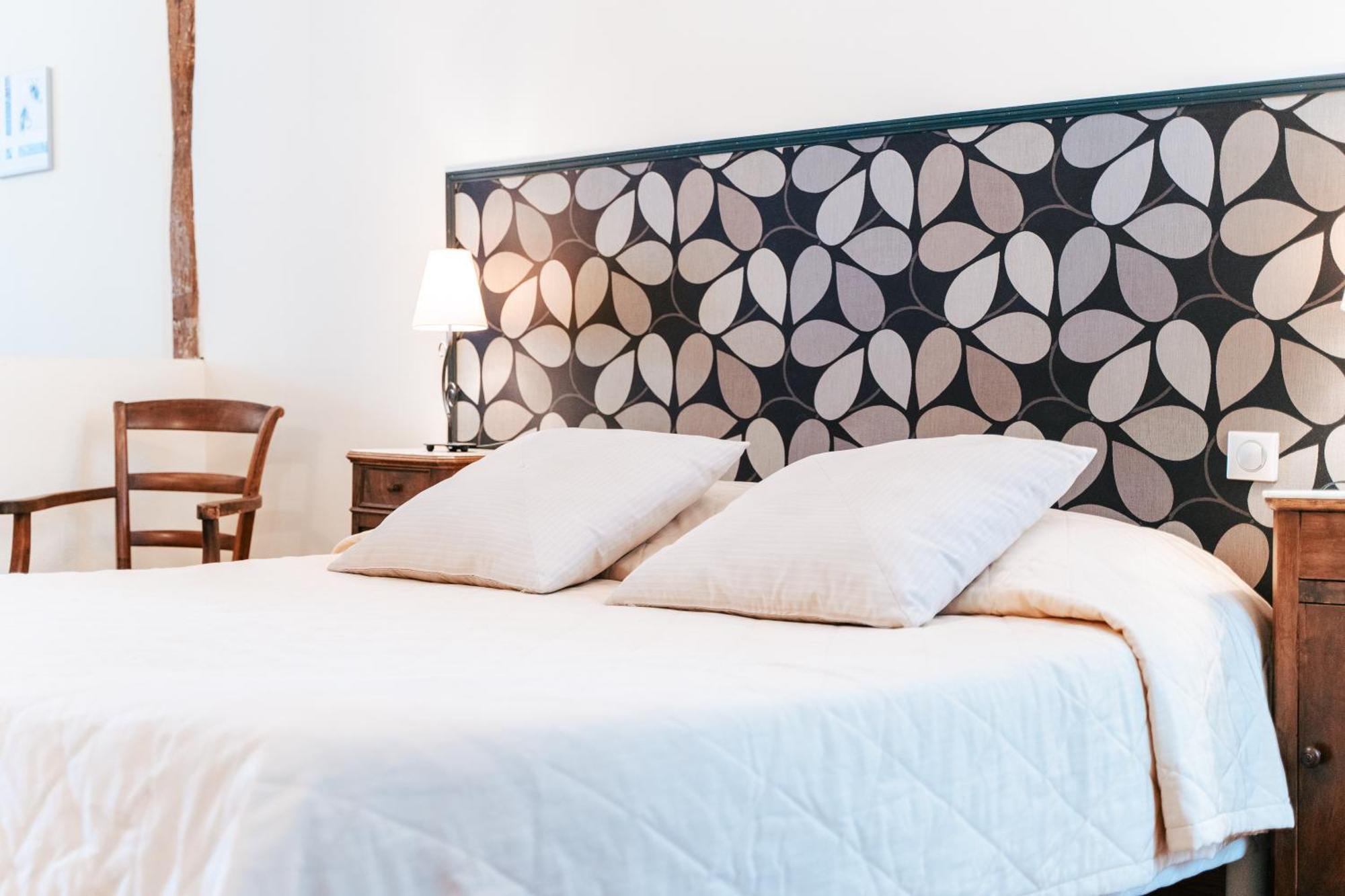 Hotel Des Consuls Castelnau-de-Montmiral Bagian luar foto