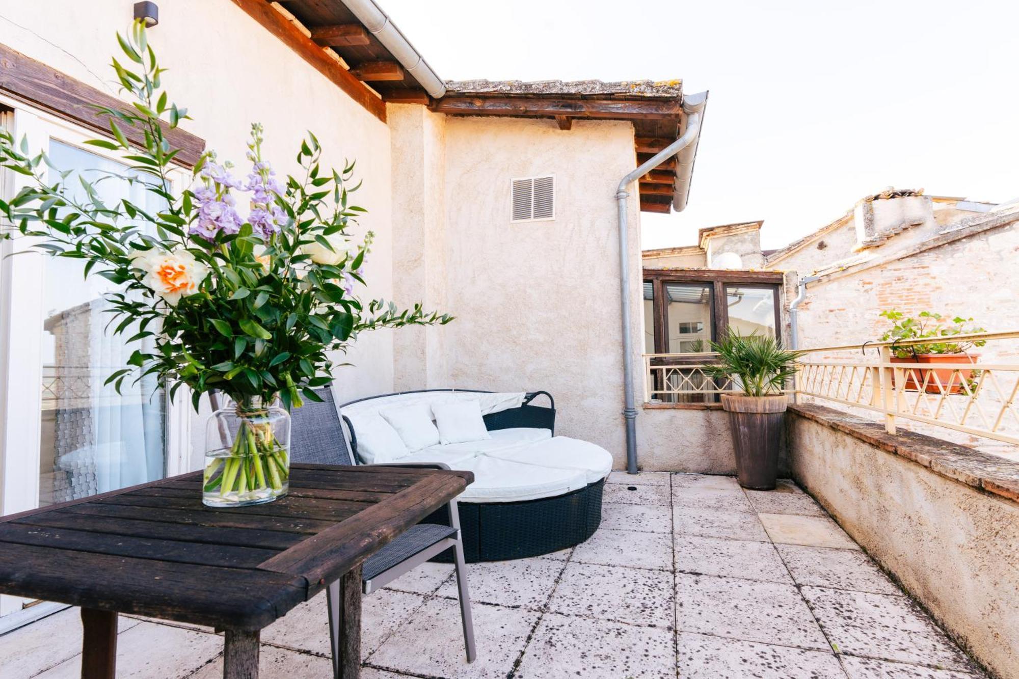 Hotel Des Consuls Castelnau-de-Montmiral Bagian luar foto