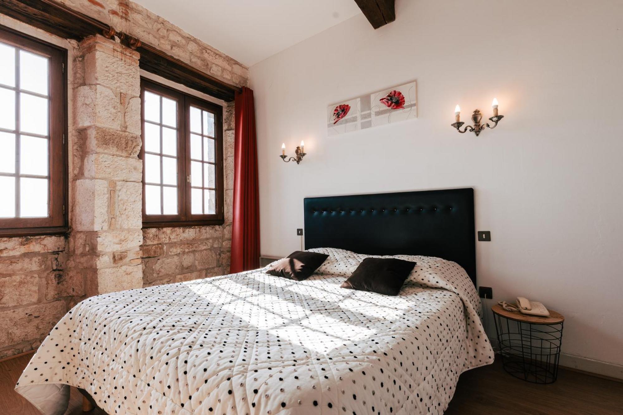 Hotel Des Consuls Castelnau-de-Montmiral Bagian luar foto