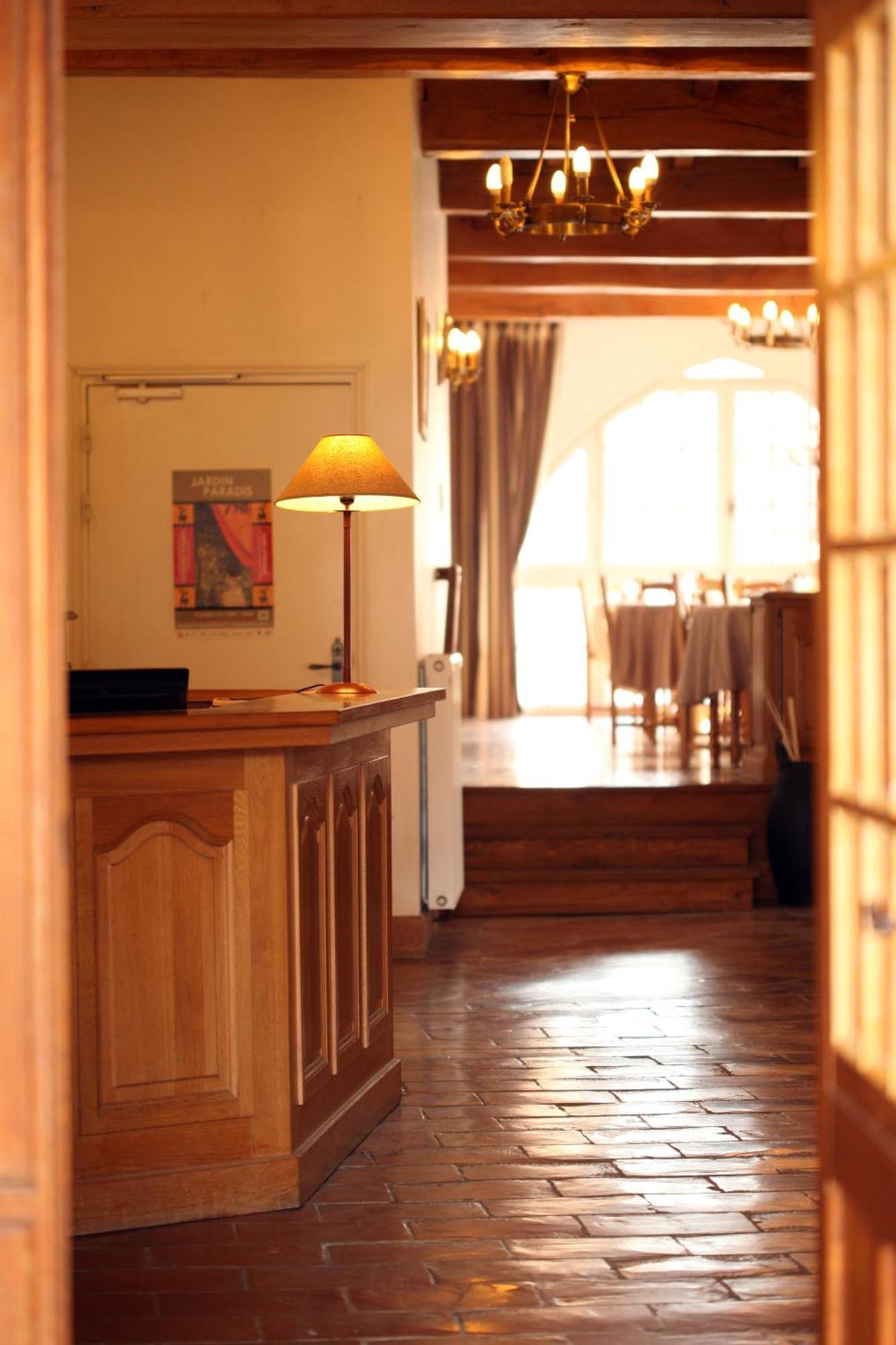Hotel Des Consuls Castelnau-de-Montmiral Bagian luar foto
