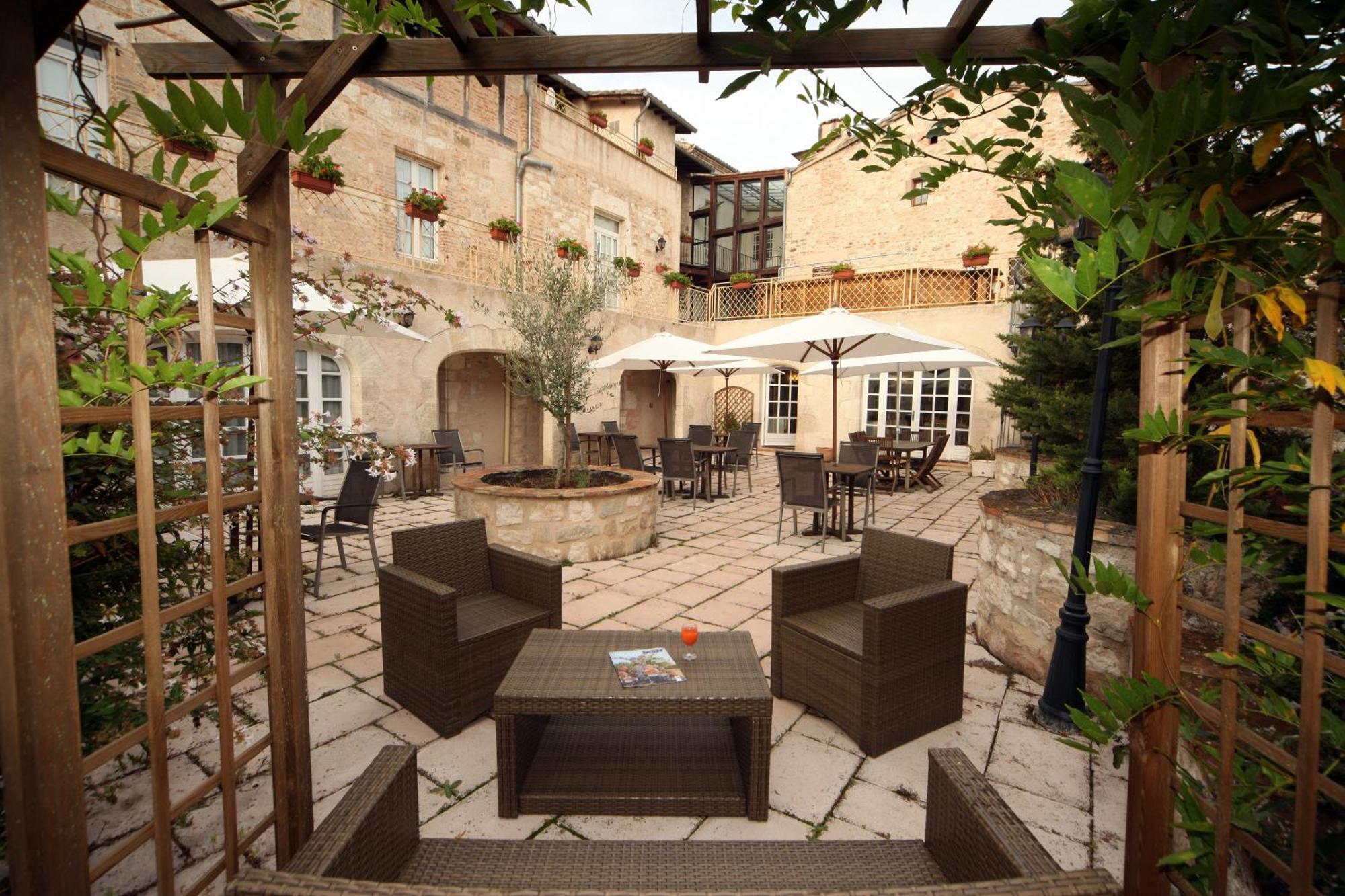 Hotel Des Consuls Castelnau-de-Montmiral Bagian luar foto