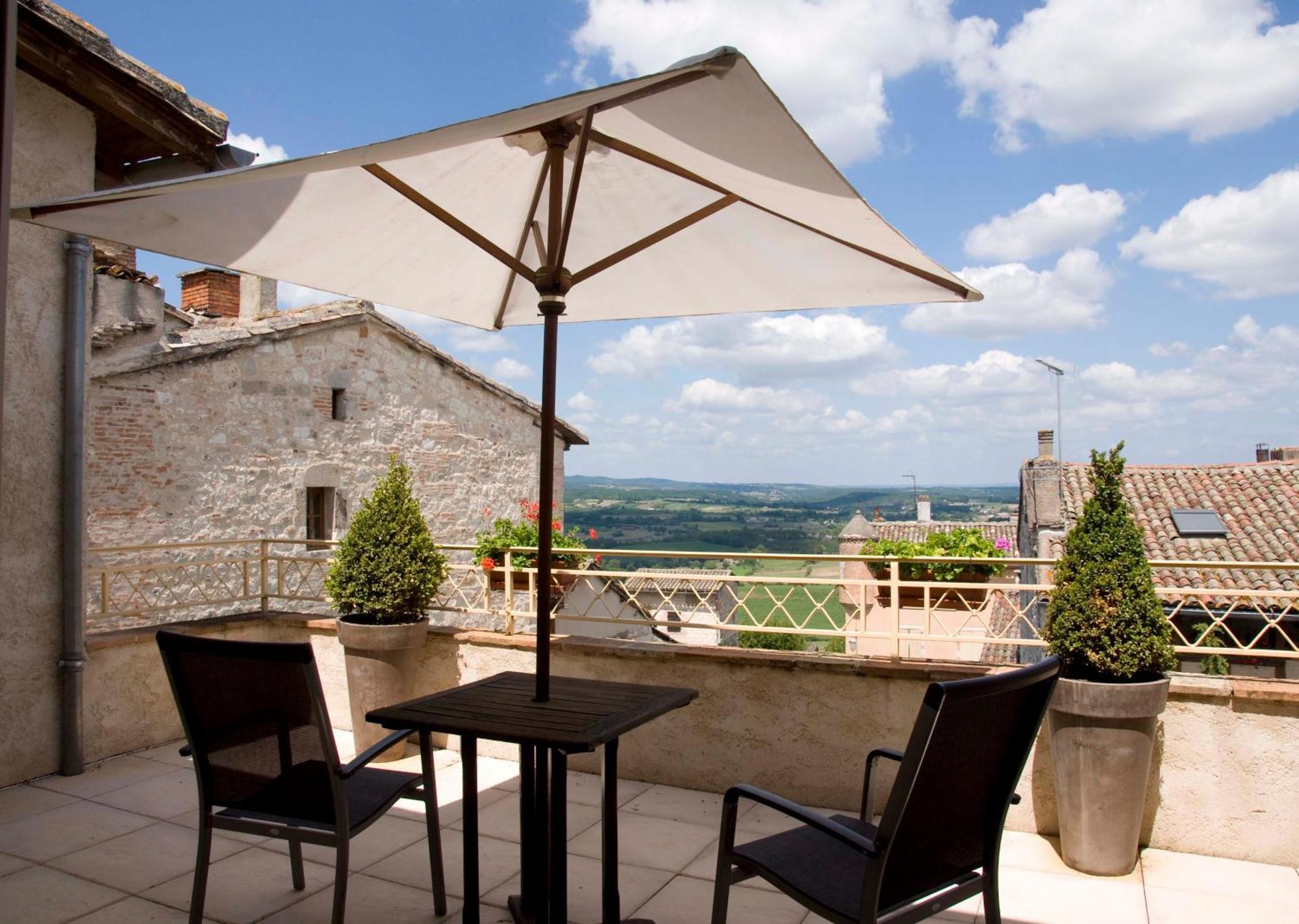 Hotel Des Consuls Castelnau-de-Montmiral Bagian luar foto