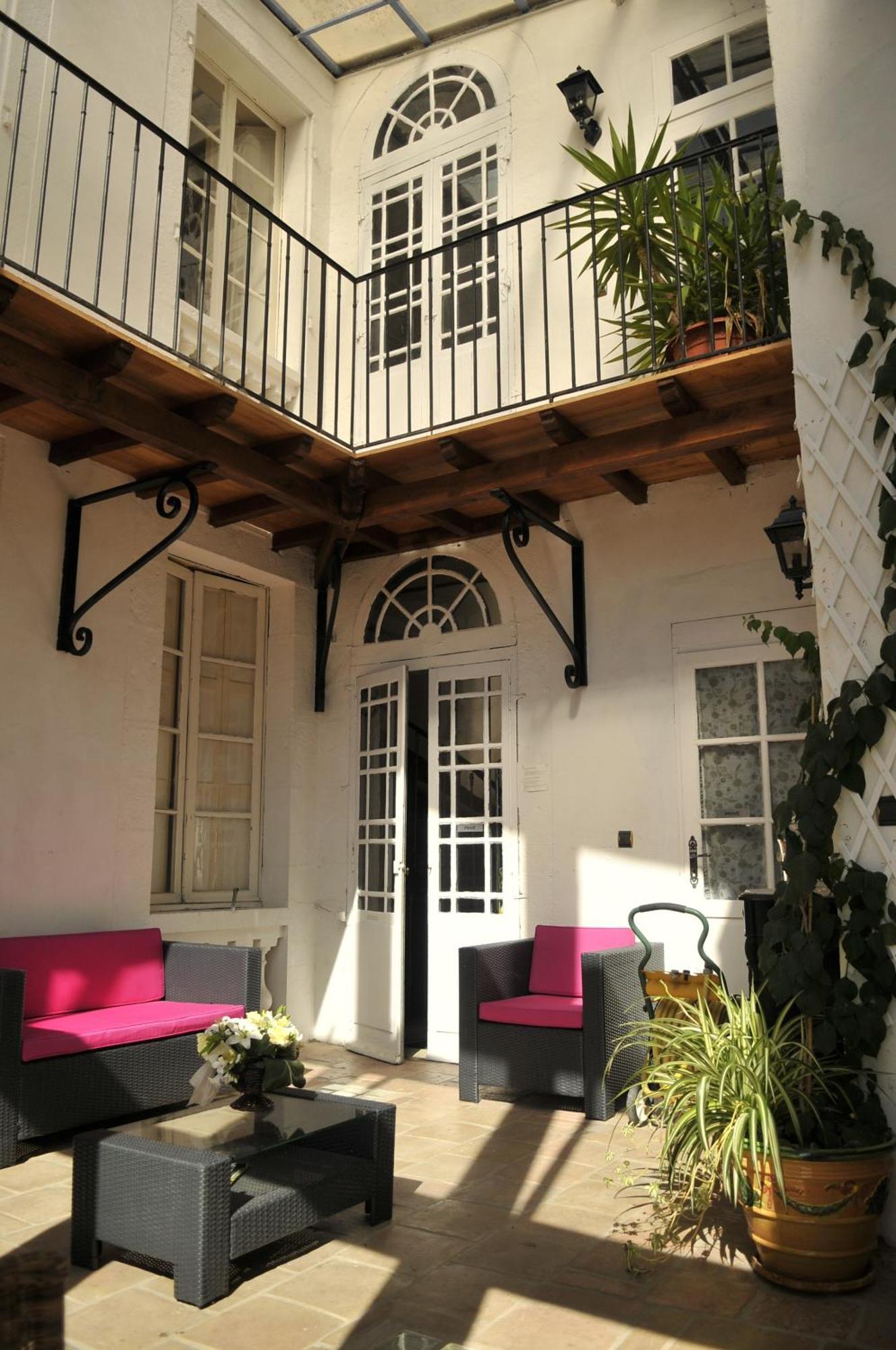 Hotel Des Consuls Castelnau-de-Montmiral Bagian luar foto