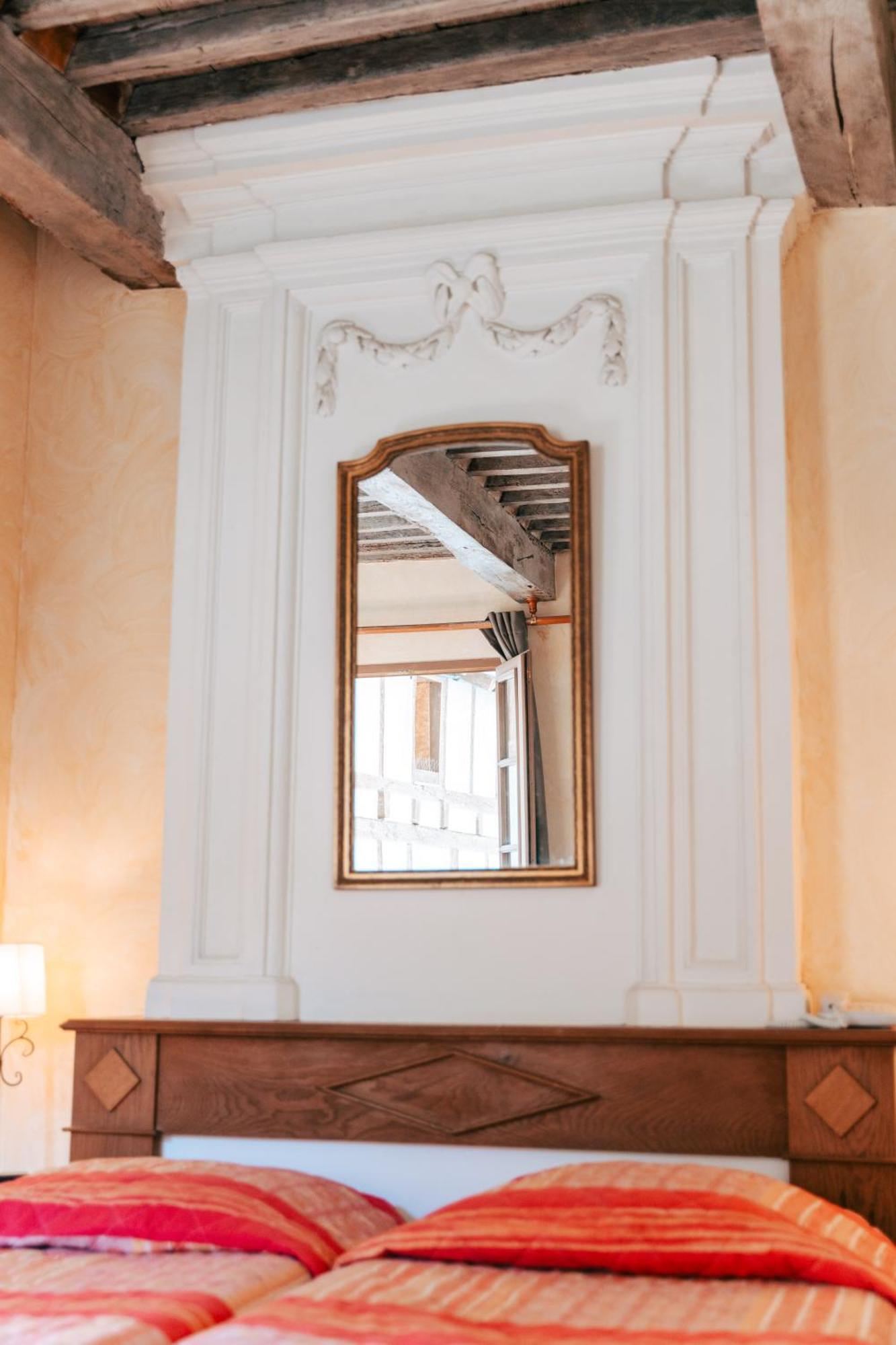 Hotel Des Consuls Castelnau-de-Montmiral Bagian luar foto