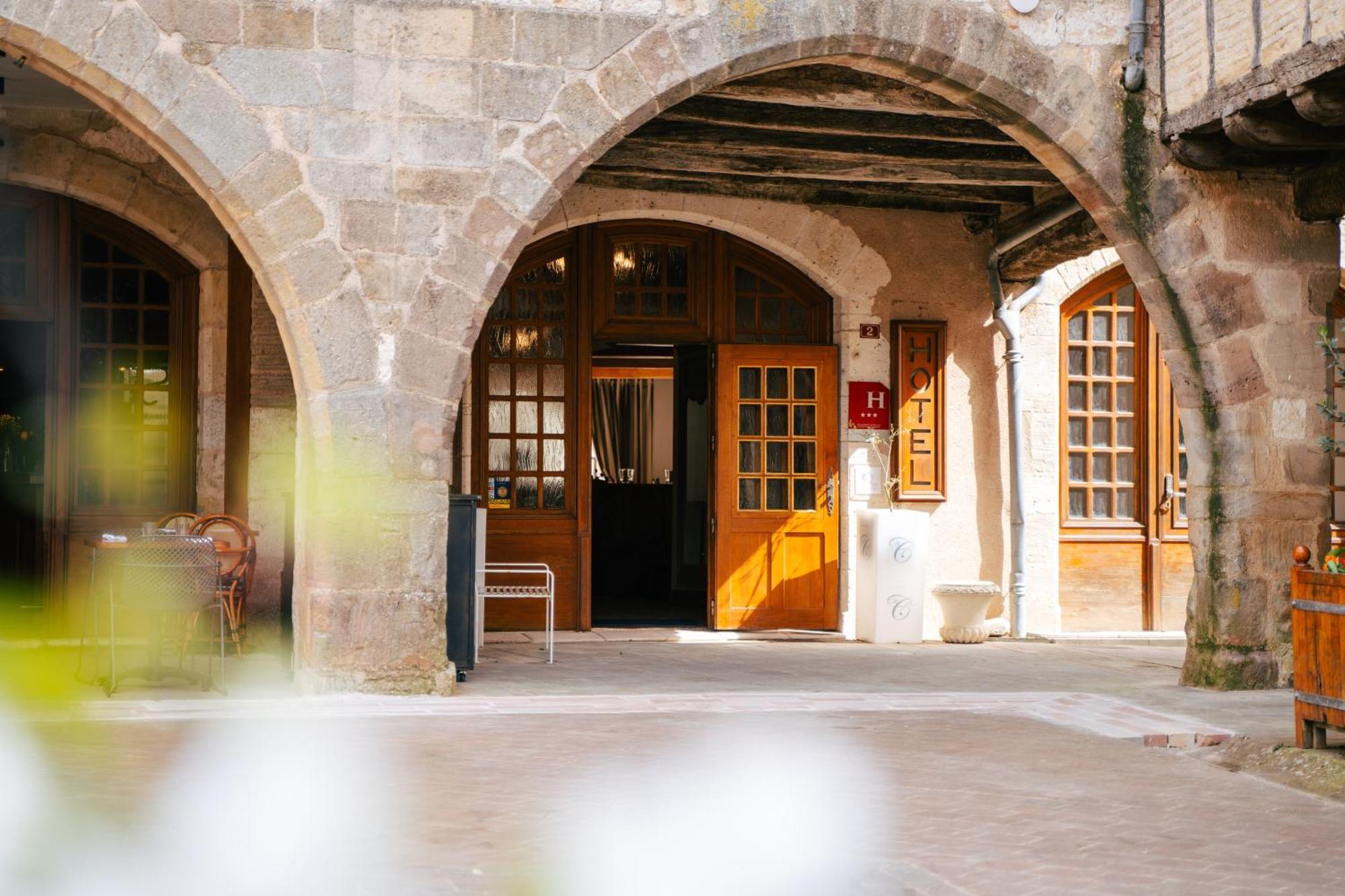 Hotel Des Consuls Castelnau-de-Montmiral Bagian luar foto