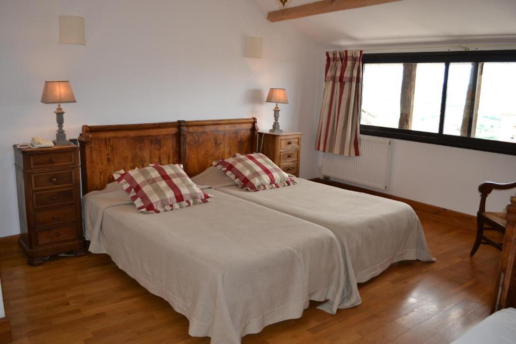 Hotel Des Consuls Castelnau-de-Montmiral Ruang foto