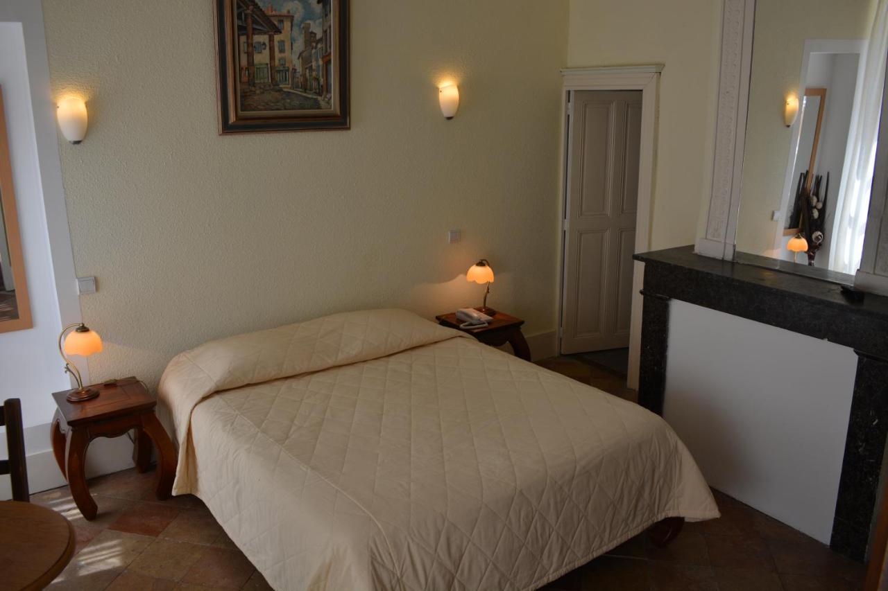 Hotel Des Consuls Castelnau-de-Montmiral Bagian luar foto