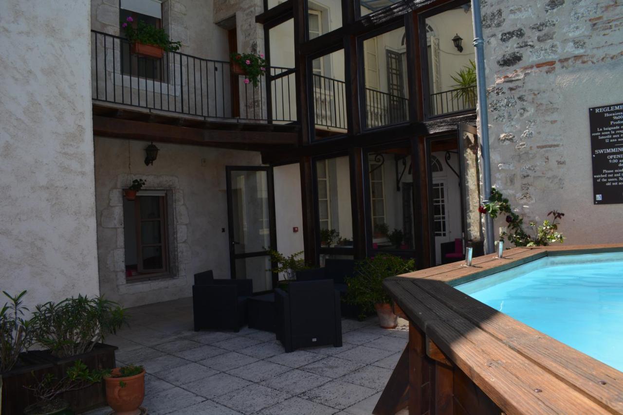 Hotel Des Consuls Castelnau-de-Montmiral Bagian luar foto
